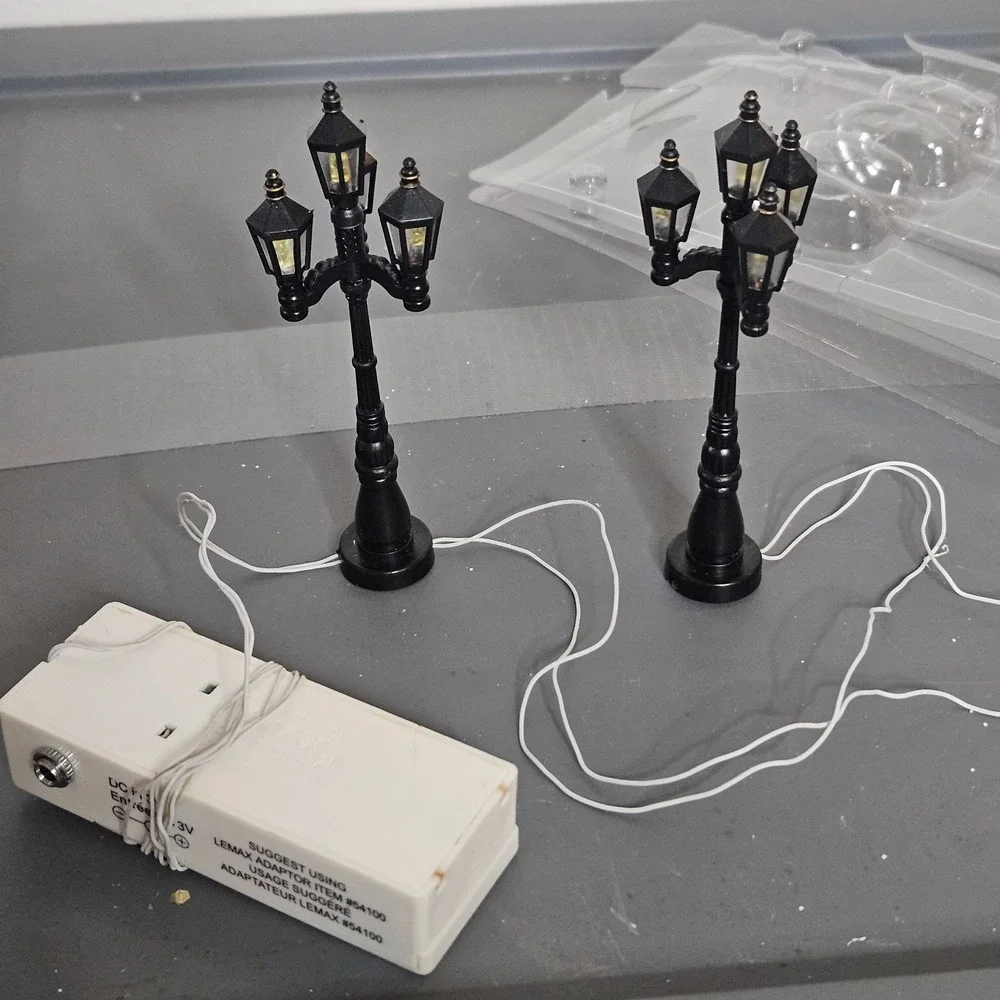 Lemax Village Accessory Set of 2 Old‎ English Street Lamps Carole Towne